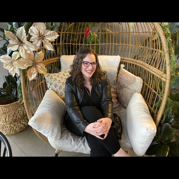 Meet your Posher, Allix - Picture 5 of 6